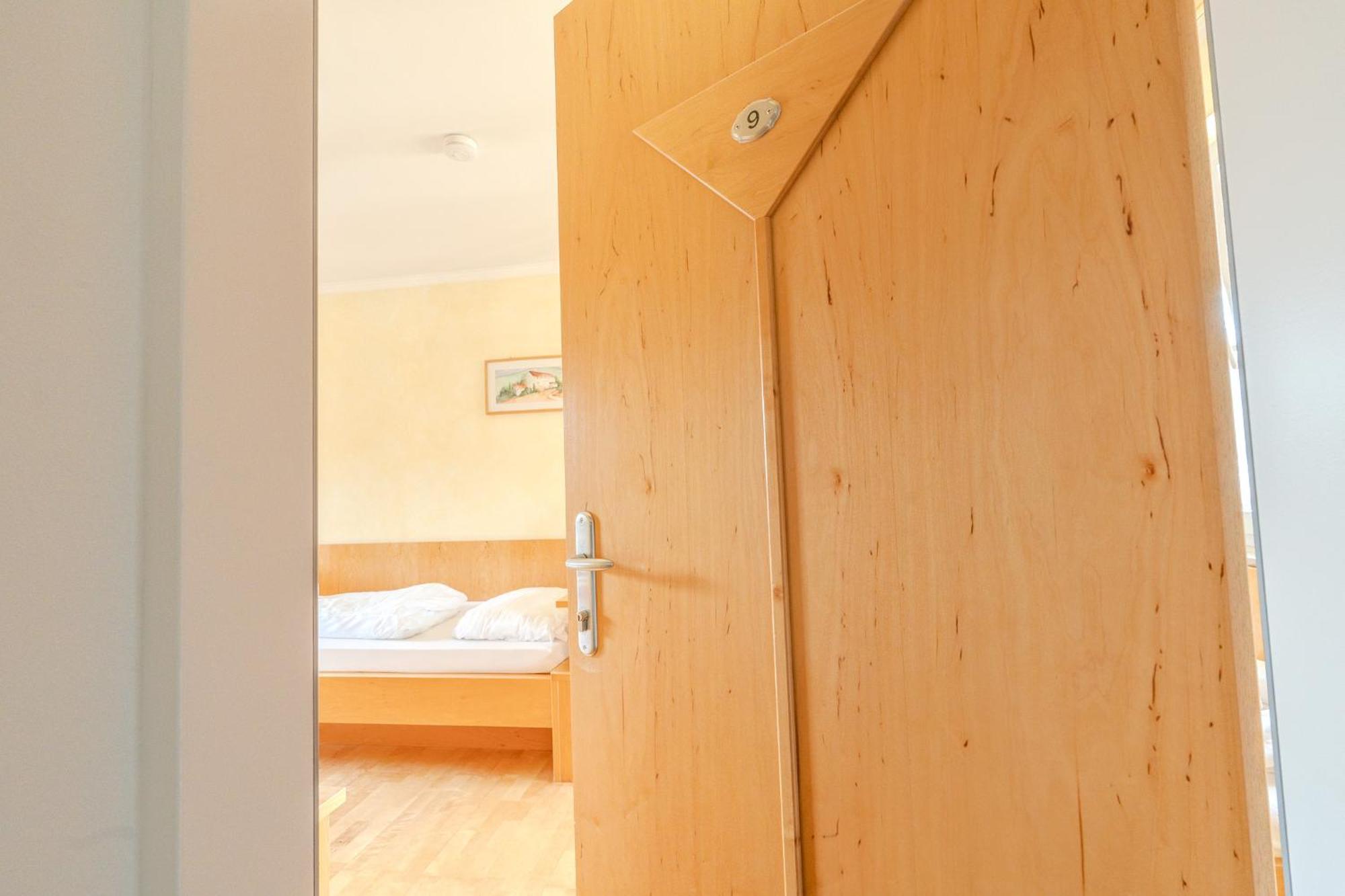 Whats-App Self-Check-In - Villa Maria Theresia Bad Goisern Værelse billede