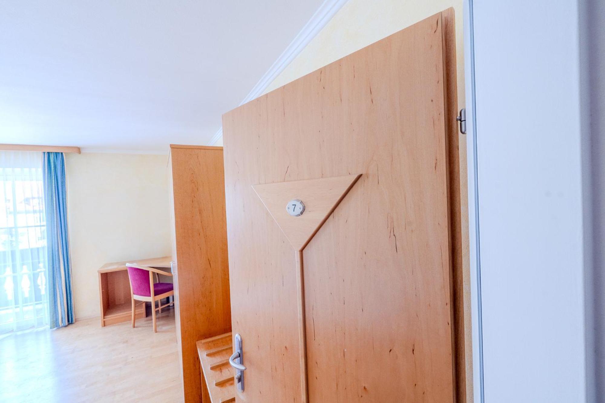 Whats-App Self-Check-In - Villa Maria Theresia Bad Goisern Værelse billede